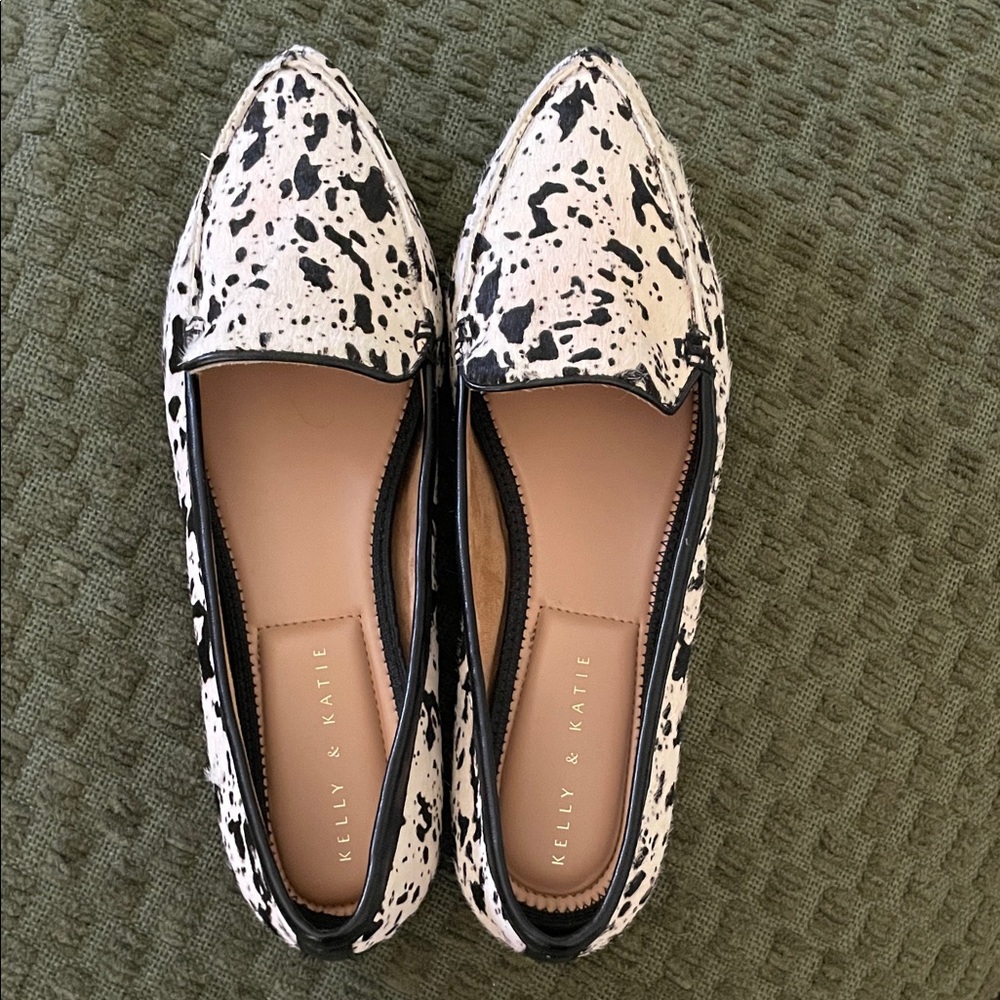Kelly & Katie Black and White Patterned Loafers size 9